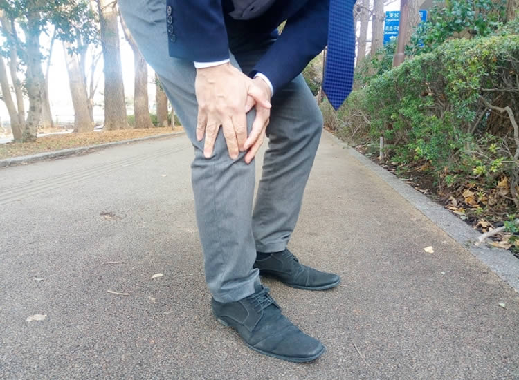 歩行時の膝の痛み