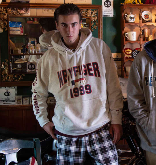 チェックパンツが光る!クラシカル風な新しいカジュアルモード