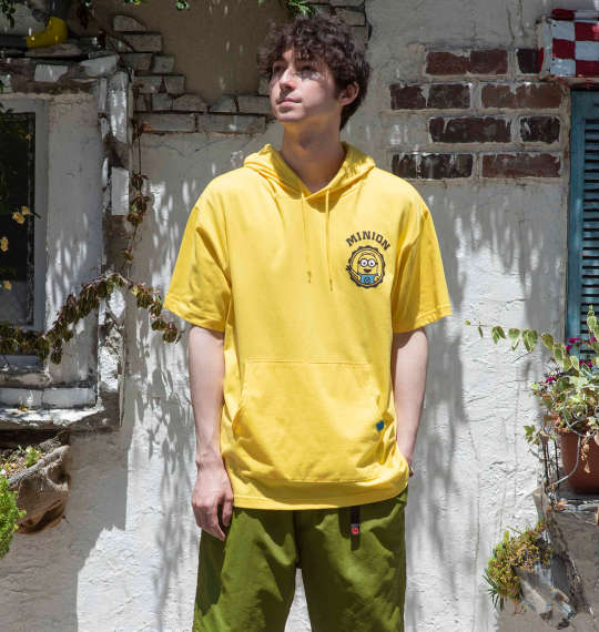 MINIONがキュートに引き立つ！女子ウケ抜群カラーリングコーデ