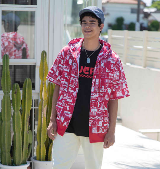 チラリとのぞくヒゲネコがクール！夏のLUCPYスタイル