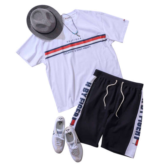 ハットをアクセントにした夏の半袖スタイル