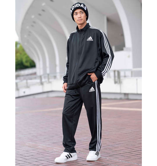 肌寒い日もバッチリ！おしゃれ×防寒のモノトーンadidasコーデ 大きい