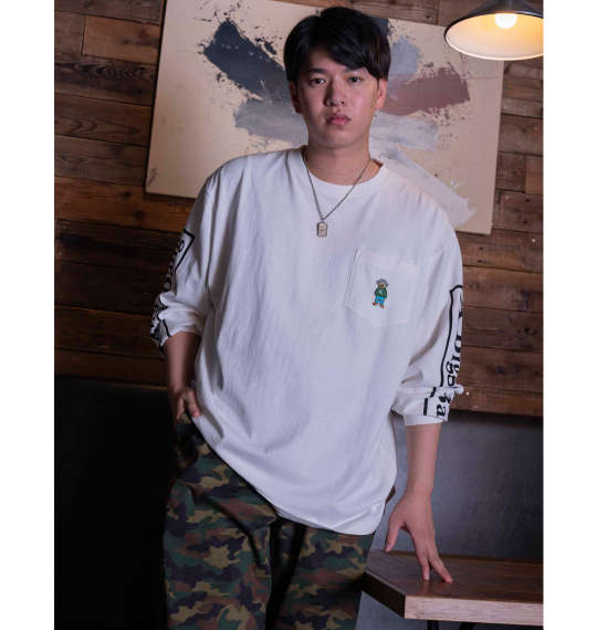 愛されキャラに転身!ベア刺繍に心奪われるロンTスタイル