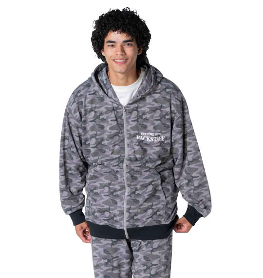 上下カモフラ柄でこなれ感を演出したリラックスコーデ