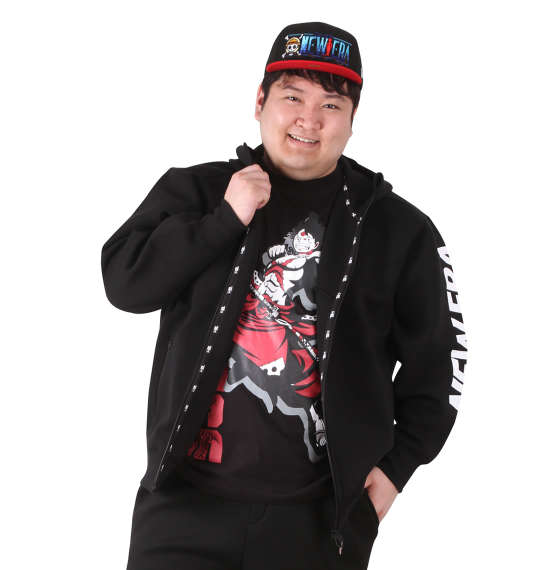 おこめたべお　ルフィのJET銃炸裂!差し色にレッドを効かせたONE PIECEモノトーンコーデ