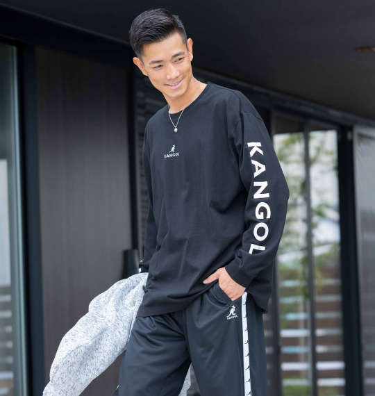 モノトーンでバシっと決めたALL KANGOLスタイル