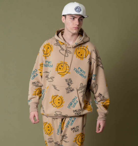 アメリカンな雰囲気漂うセットアップのストリート風スタイル