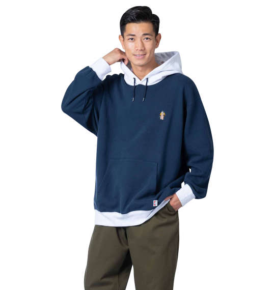 シンプルアイテムでラフにまとめたパーカーコーデ