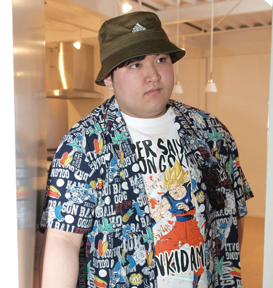 おこめたべお　ネイビーカラーで着こなしやすい大人のドラゴンボールコーデ