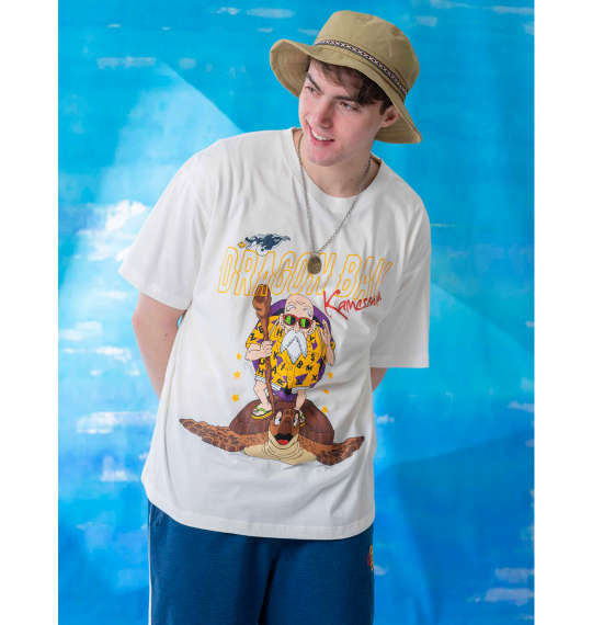 夏らしい白Tに映える亀仙人が印象的なキャラコーデ