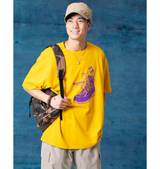 イエローカラーが惹き付ける大人のアウトドアスタイル