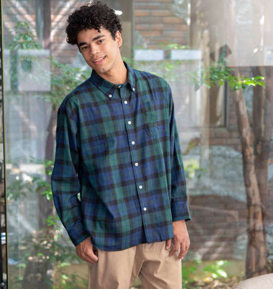 落ち着きのある上品な印象!大人のチェックシャツコーデ