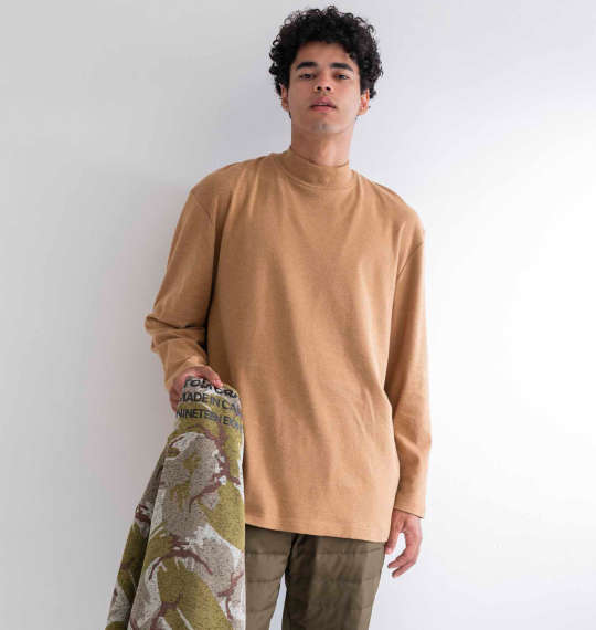 アースカラーがポイントの秋冬お出かけファッション