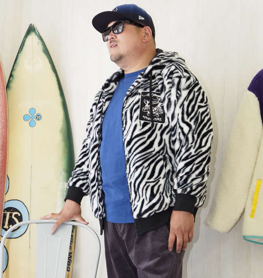 ゼブラ柄が目を惹く、大人のちょい悪コーデ 大きいサイズ メンズ服の