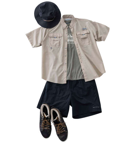 タウンユースにもマッチするバハマシャツのカジュアルスタイル