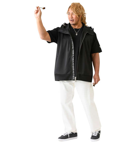 棚橋弘至 前立てにプリントを施した遊び心あるモノトーンコーデ