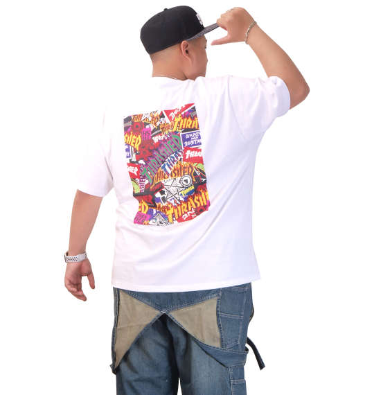 特徴的なバックロゴデザインが周囲と差をつけるストリートコーデ