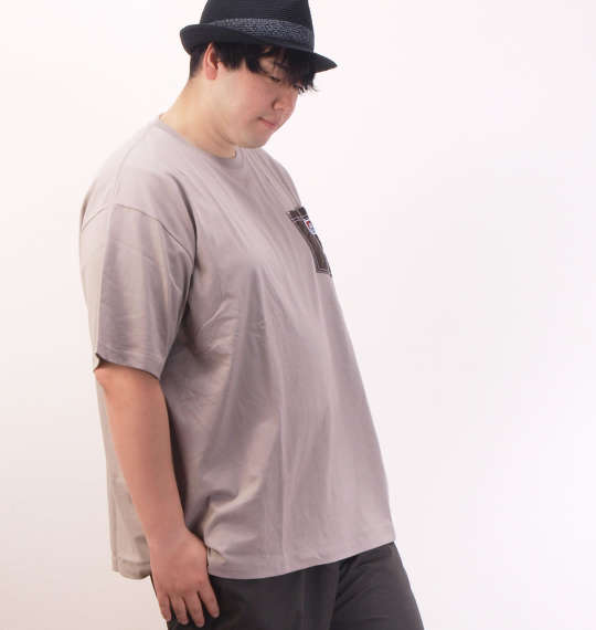 カジュアルすぎない上品なTシャツスタイル