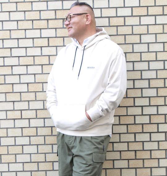 NEW ERA フーディ―が主役の爽やかツートーンコ－デ