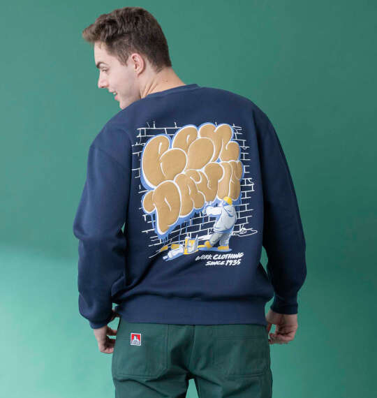 BEN DAVISのウォールアートクルーネックスウェットを使った3Lサイズのコーディネート