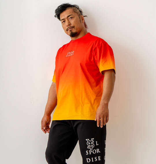 モデル鷹木信悟 SY32 by SWEET YEARS グラデーション半袖Tシャツを使った3Lサイズのコーディネート