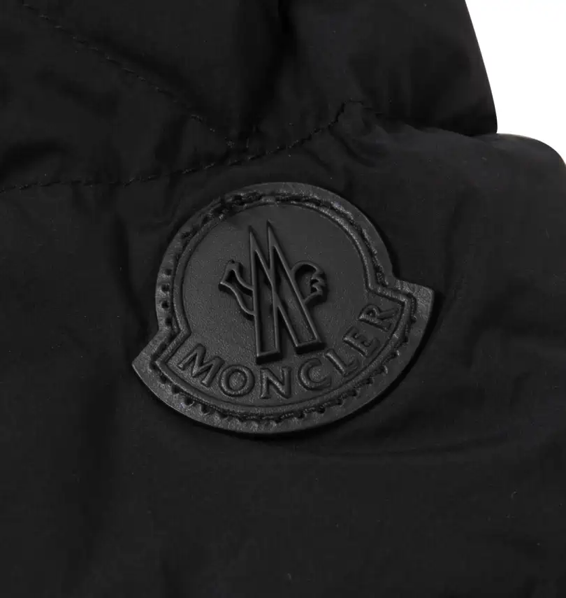 本物モンクレールの黒のジャケット　大きめワッペン　サイズ　１　ライダーズJK風