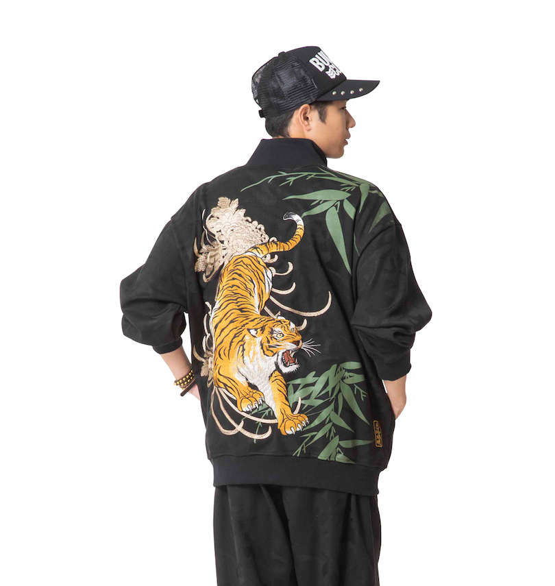 大きいサイズ メンズ 絡繰魂 (カラクリタマシイ) 虎刺繍カモフラ柄ジャガードジャージセット 
