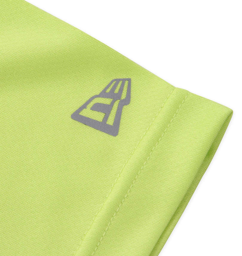 大きいサイズ メンズ NEW ERA (ニューエラ) バーチカルロゴ半袖Tシャツ
                        左袖再帰反射プリント