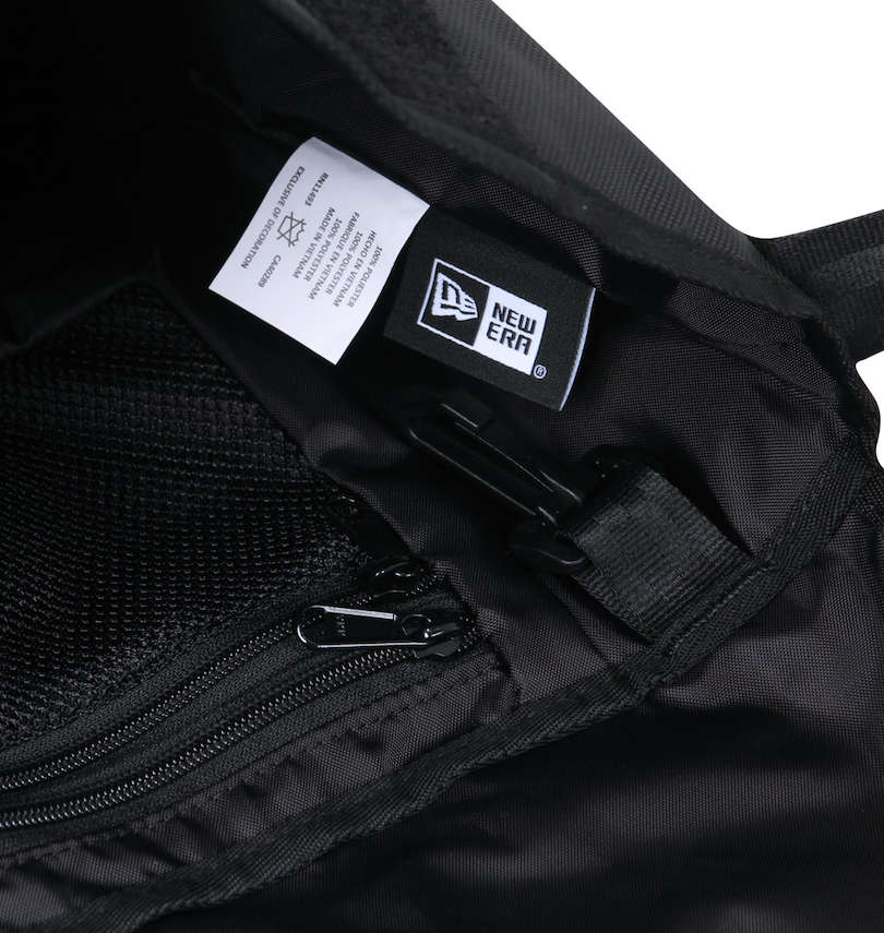 大きいサイズ メンズ NEW ERA (ニューエラ) Shoulder Bag 内ポケット・フック付き
