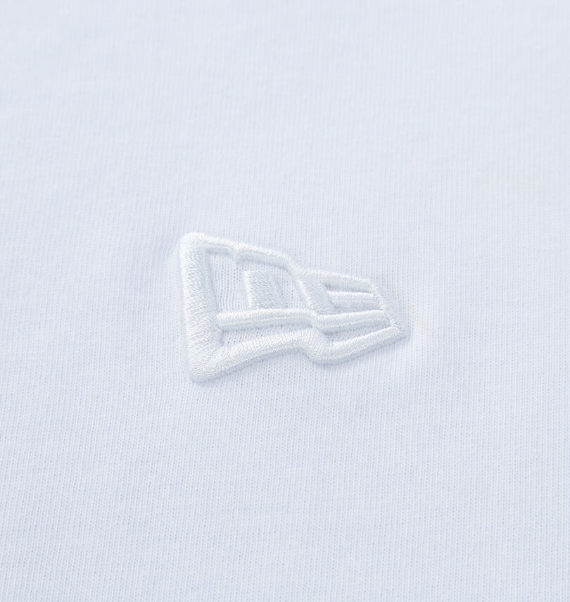 大きいサイズ メンズ NEW ERA (ニューエラ) レイズドフラッグロゴ刺繍半袖Tシャツ
                        フロント刺繍