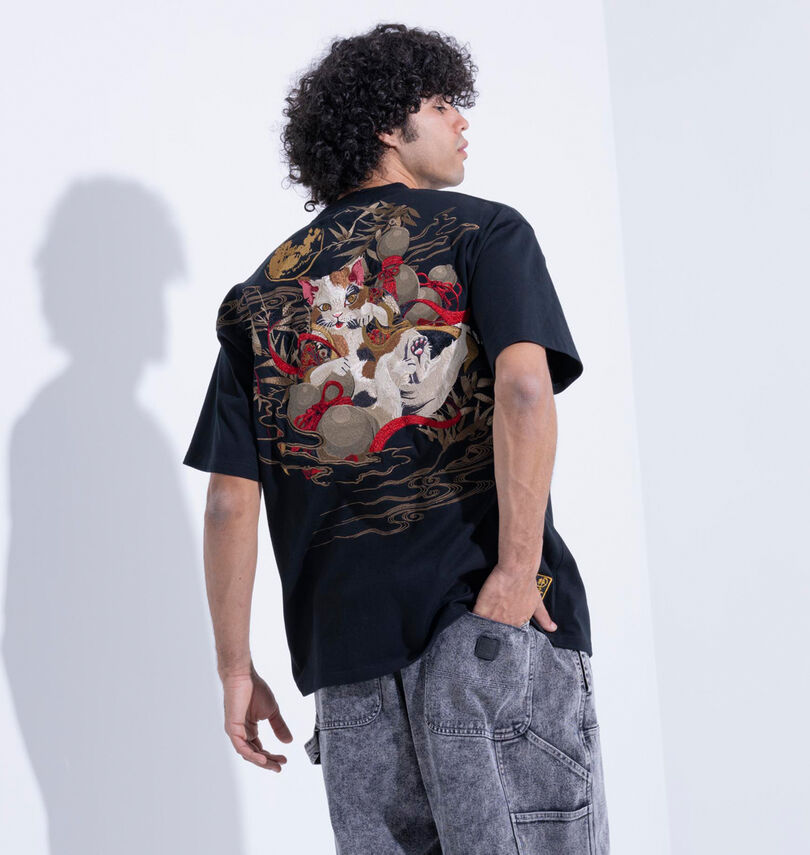 大きいサイズ メンズ 絡繰魂 (カラクリタマシイ) 猫又瓢箪半袖Tシャツ
                        