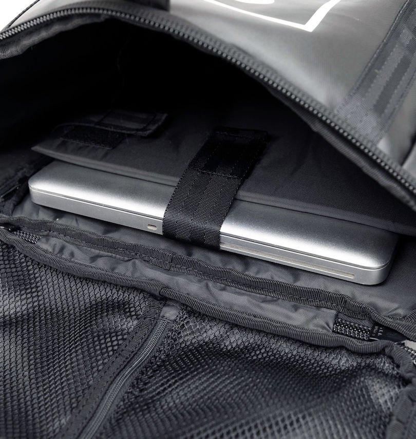 大きいサイズ メンズ NEW ERA (ニューエラ) ボックスパックTPU32Lボックスロゴ
                        PCを保護する収納ポケット