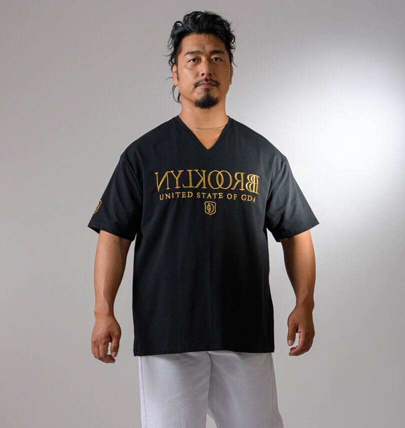 大きいサイズ メンズ GLADIATE (グラディエイト) ベア天竺刺繍&プリント半袖VネックTシャツ