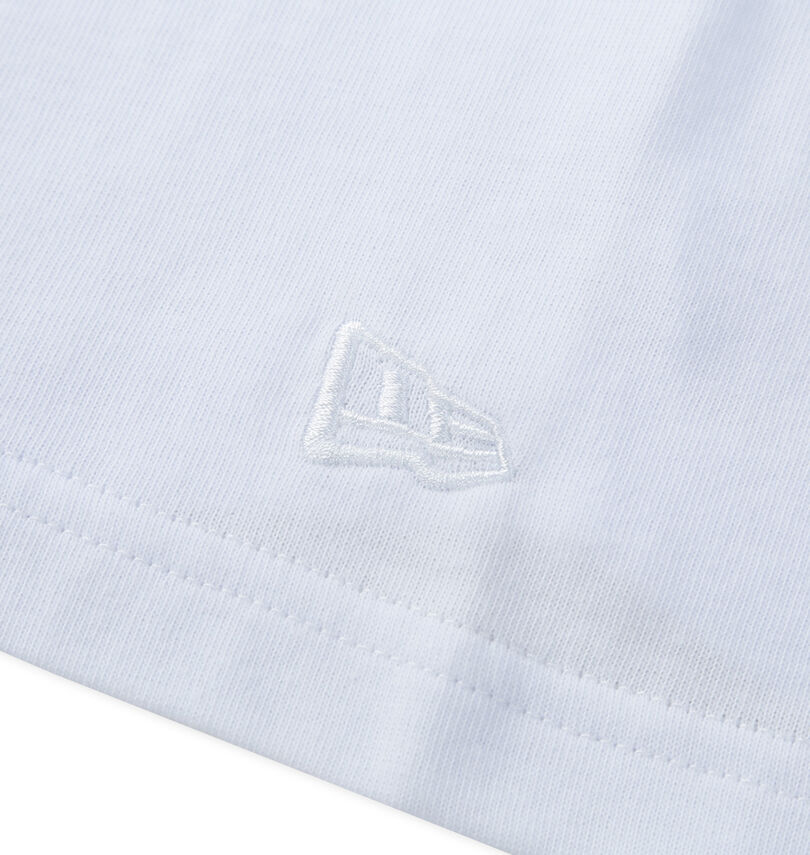 大きいサイズ メンズ NEW ERA (ニューエラ) レイズドフラッグロゴ刺繍半袖Tシャツ
                        袖刺繍