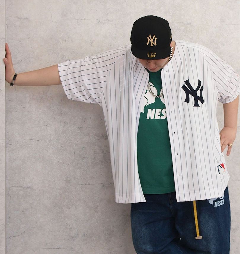 大きいサイズ メンズ Fanatics (ファナティクス) ニューヨーク・ヤンキースベースボールシャツ モデル着用イメージ