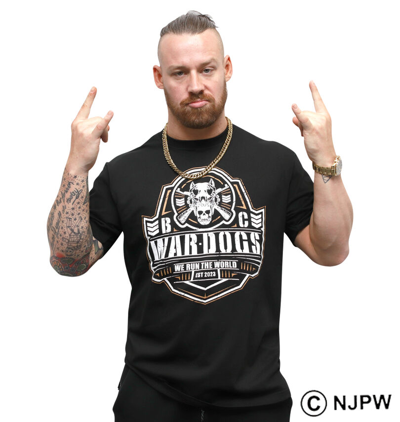 大きいサイズ メンズ 新日本プロレス (シンニホンプロレス) BULLET CLUB WAR DOGS「WE RUN THE WORLD」半袖Tシャツ