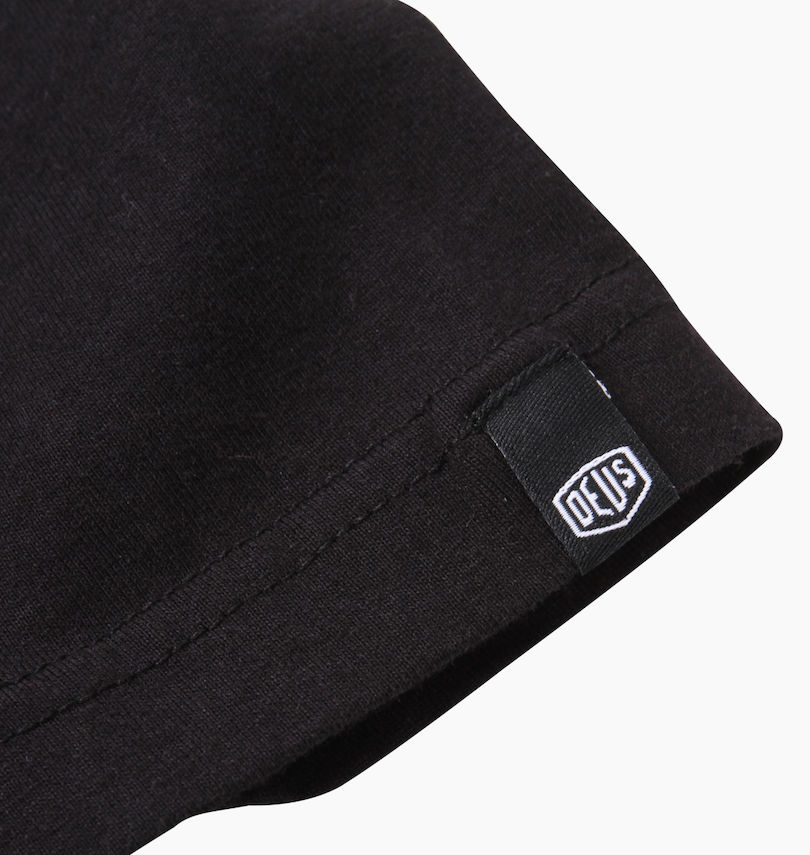 大きいサイズ メンズ DEUS EX MACHINA (デウス エクス マキナ) 半袖Tシャツ
                        袖のピスネーム