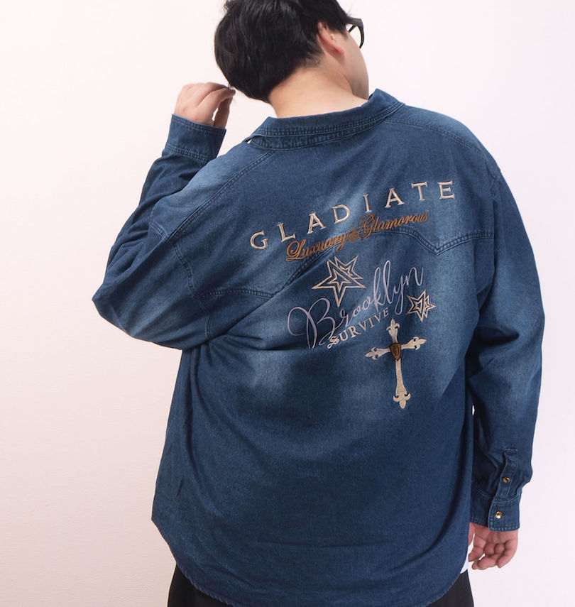 大きいサイズ メンズ GLADIATE (グラディエイト) 刺繍デニム長袖シャツ モデル着用イメージ
