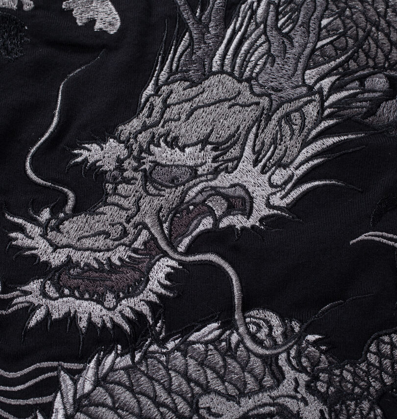 大きいサイズ メンズ 絡繰魂 (カラクリタマシイ) 龍の戯れ長袖Tシャツ
刺繍