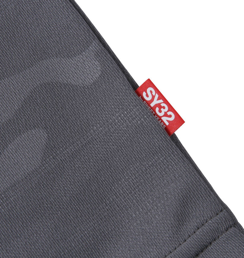 大きいサイズ メンズ SY32 by SWEET YEARS (エスワイサーティトゥバイスィートイヤーズ) カモフラエンボスロゴ半袖Tシャツ 再帰反射の裾ピスネーム