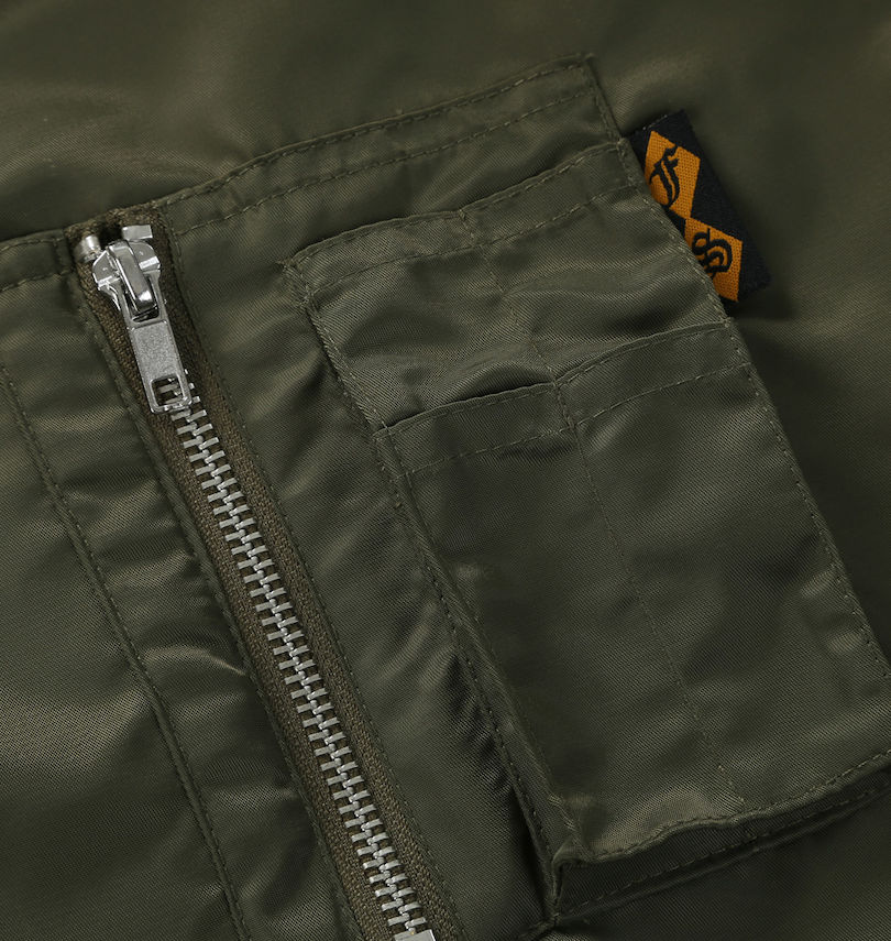 大きいサイズ メンズ FLAGSTAFF×PEANUTS (フラッグスタッフ) スヌーピーコラボMA-1ジャケット
                        左袖ポケット(ファスナー付き)