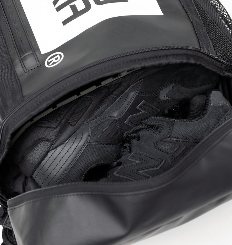 大きいサイズ メンズ NEW ERA (ニューエラ) ボックスパックTPU32Lボックスロゴ
                        ボトムポケット