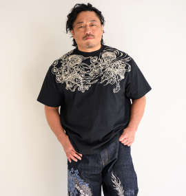 大きいサイズ メンズ 絡繰魂 (カラクリタマシイ) 風神雷神刺繍半袖Tシャツ