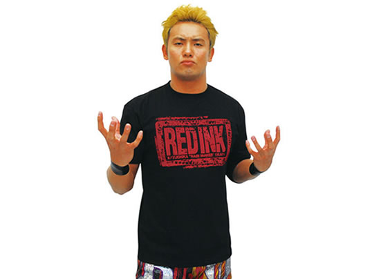 新日本プロレス (シンニホンプロレス) オカダ選手RED INK柄半袖Tシャツ