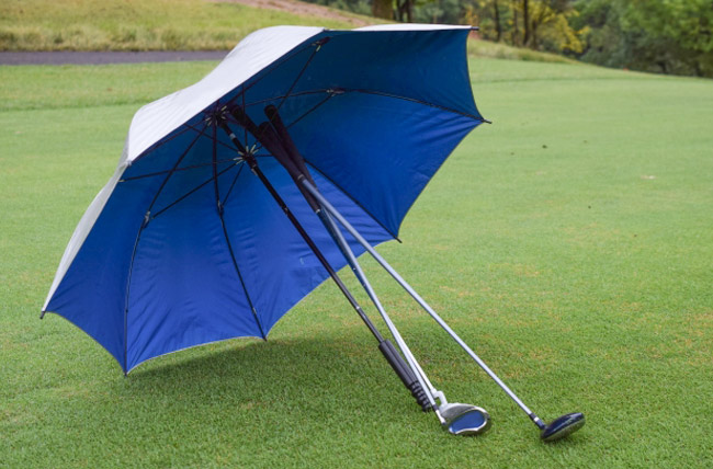 雨ゴルフの服装は何を着るのが正解？レインウェアの必要性と雨の日マナー